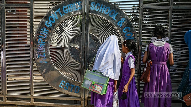 The annual examinations in government secondary schools have been suspended due to the teachers’ strike, but many parents and students were unaware of the decision. Many had to return from school gates after arriving for the exams on Monday, Dec 1, 2025. Photo: Mahmud Zaman Ovi