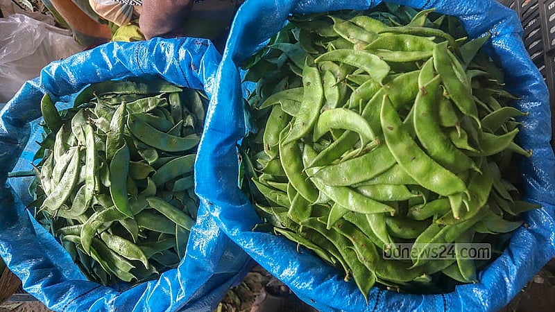 Beans are available at Tk 60 per kg. Photo: Abdullah al Momin