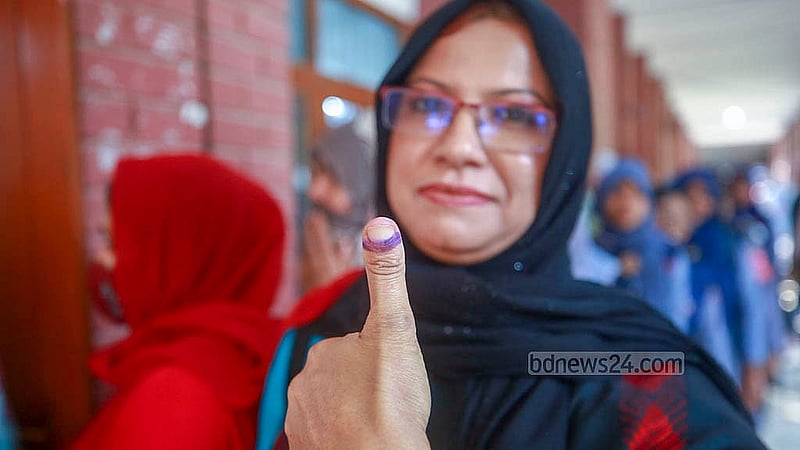 A voter shows indelible ink on his finger after voting at the mock voting organised by the Election Commission at Dhaka’s Sher-e-Bangla Nagar Government Girls' High School on Saturday, Nov 29, 2025. Photo: Abdullah al Momin