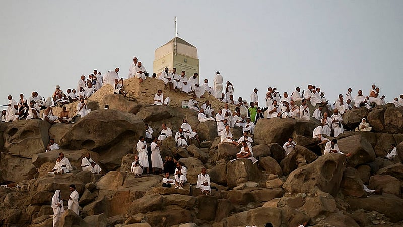 Muslim pilgrims gather at Jabal al-Rahmah, also known as Mount Arafat, during the annual hajj pilgrimage, outside the holy city of Mecca, Saudi Arabia, June 5, 2025. Photo: Reuters