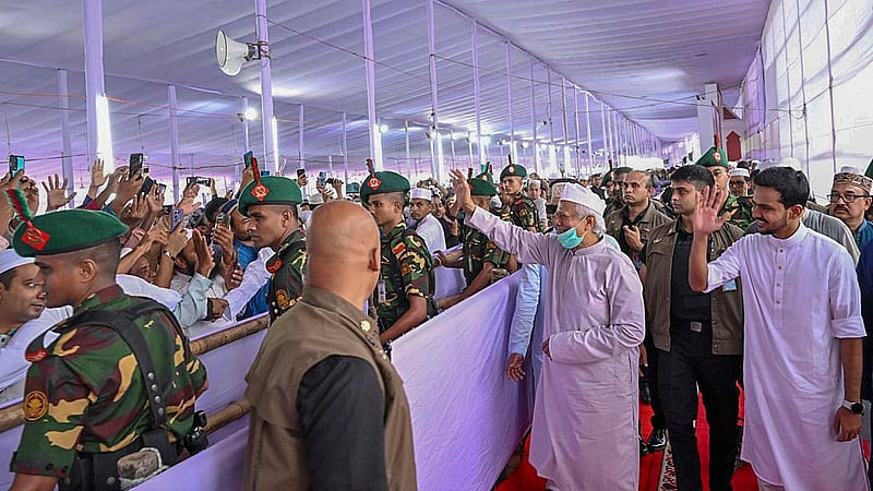 Chief Advisor Muhammad Yunus exchanges Eid-ul-Azha greetings after prayers at the National Eidgah on Saturday, Jun 7, 2025. Photo: PID