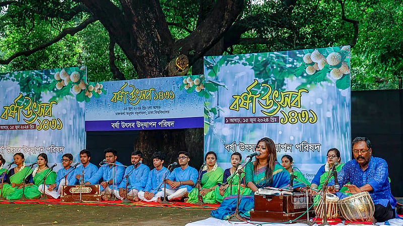Singers perform at a Borsha Uthshob event at Bakultola on the Dhaka University Faculty of Fine Arts premises to commemorate the start of the rainy season on the first day of Asharh, Saturday, Jun 15, 2024. Photo: Mahmud Zaman Ovi
