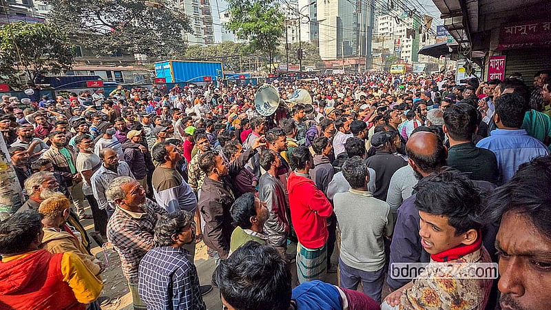 Roads are blocked and a rally is held in Dhaka by a group of rickshaw drivers on Monday in Badda pushing an end to the sale of thick-tyre battery-powered rickshaws and permission to ply thin-tyre battery-powered rickshaws. Photo: Mahmud Zaman Ovi