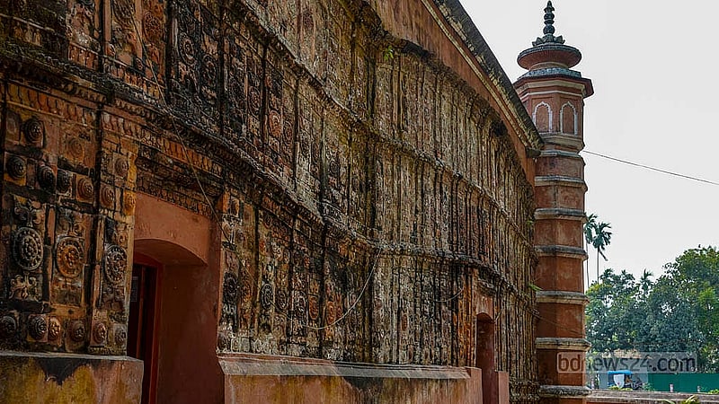 The Atia Mosque in Tangail stands as a lasting example of Mughal-era architecture in Bangladesh. Photo: Tanzinur Rahman Bhuiyan