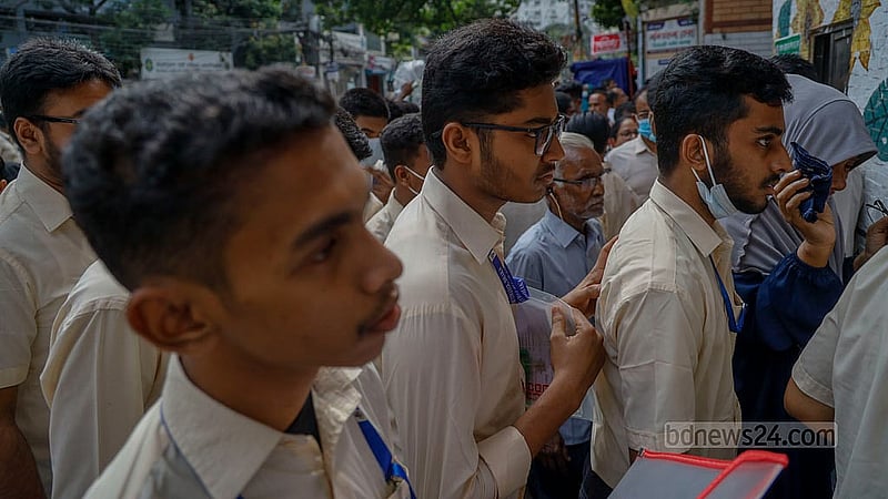 Students enter the Siddeshwari Girls’ College centre on the first day of the HSC exams on Thursday, Jun 26, 2025. Photo: Mahmud Zaman Ovi