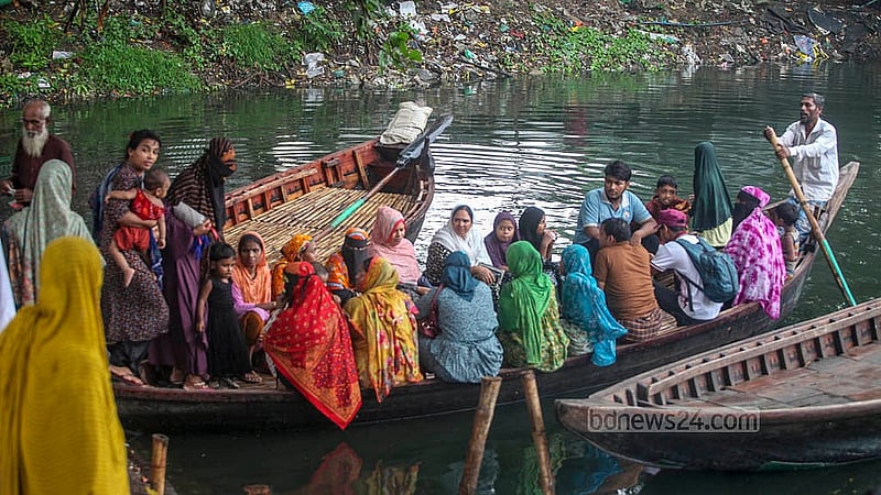 Many locals continue to rely on boats to travel to and from Korail slum in Dhaka. Photo: Abdullah Al Momin