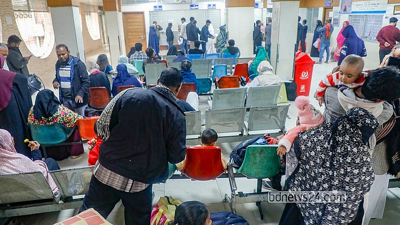 Patients crowd the emergency department of Bangladesh Shishu Hospital &amp; Institute (BSHI) in Dhaka’s Sher-e-Bangla Nagar on Saturday, Jan 3, 2026, as parents bring critically ill children from across the country. Photo: Abdullah al Momin