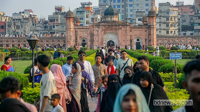 Even after Eid, the weekly holiday brought a surge of visitors to Dhaka’s cultural and historical hubs, with Lalbagh Fort standing out for its bustling crowds.  Photo: Abdullah al Momin