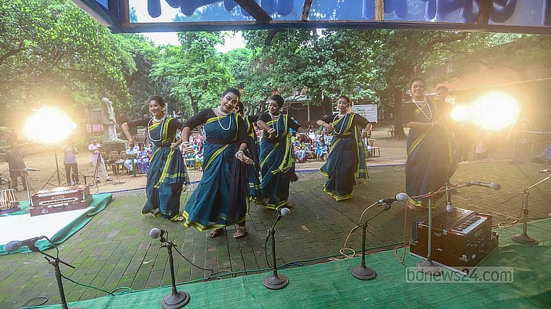 On Sunday, Jun 15, 2025, the first day of the Bengali month of Ashar, dancers perform at the Monsoon Festival held under the Bakul tree at the Faculty of Fine Arts, University of Dhaka, orgasnised by the National Borsha Uthshob Celebration Committee. Photo: Abdullah al Momin