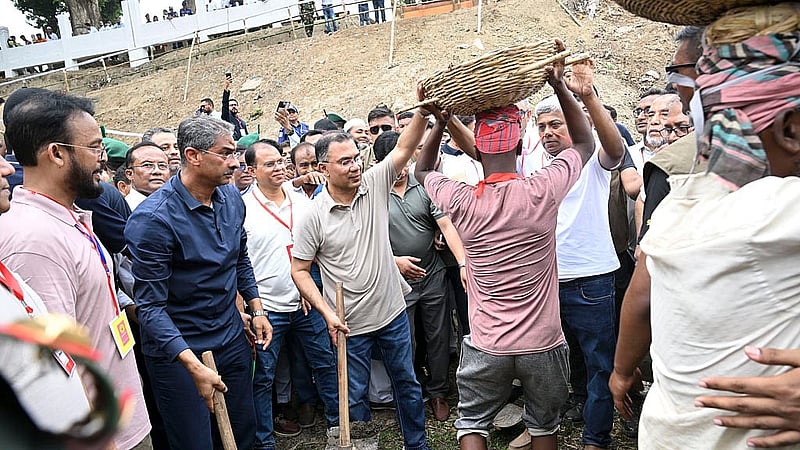 Prime Minister Tarique Rahman kicks off the re-excavation of Ulshi Canal (Zia Canal) by digging up soil with a spade in Jashore’s Sharsha on Monday, Apr 27, 2026. Photo: PMO