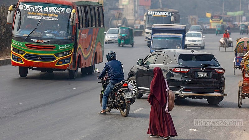 A motorcycle and a private car attempt to cross lanes simultaneously at a U-turn point in Matuail on the Dhaka–Chattogram highway. Photo: Mahmud Zaman Ovi