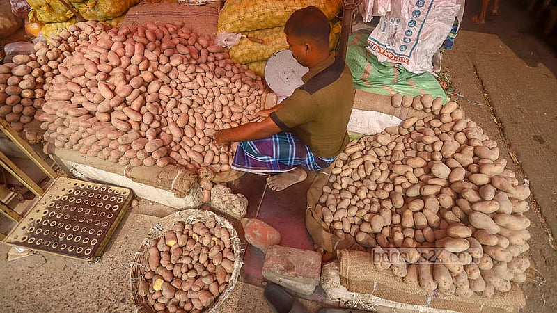 Older potatoes cost Tk 64 per kg for 5 kg at a wholesale rate. Photo: Abdullah al Momin