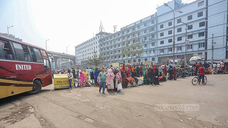 Garment workers block the Airport Road on Monday, Mar 10, 2025, after a female colleague was killed in a road accident near Chairman Bari U-turn in Banani. Photo: Abdullah al Momin