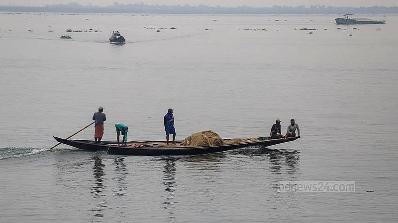 Fishermen head out to fish in the Meghna River in Narayanganj’s Sonargaon.  Photo: Abdullah Al Momin