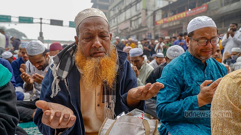 An elderly devotee cries during the Akheri Munajat of the first phase of the Biswa Ijtema on the bank of Turag River on Sunday, Feb 2, 2025. Photo: Mahmud Zaman Ovi