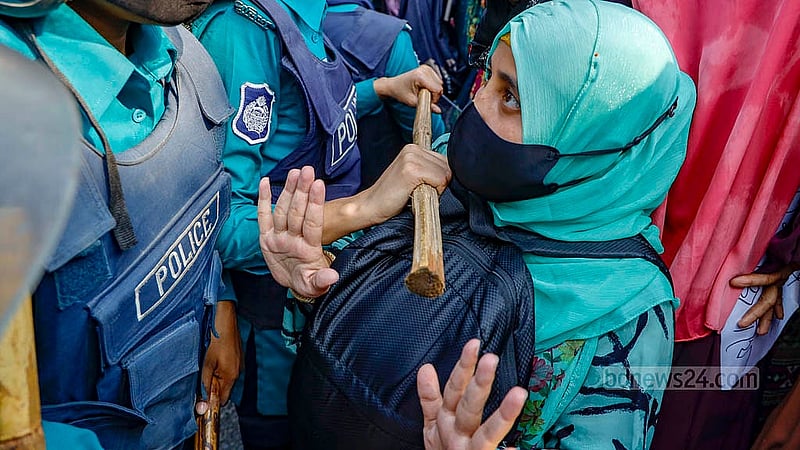 Police charge batons at protesters carrying out a sit-in programme to block Shahbagh Intersection demanding the reinstatement of cancelled appointment for primary school assistant teacher at Shahbagh on Thursday, Feb 13, 2025. Photo: Mahmud Zaman Ovi