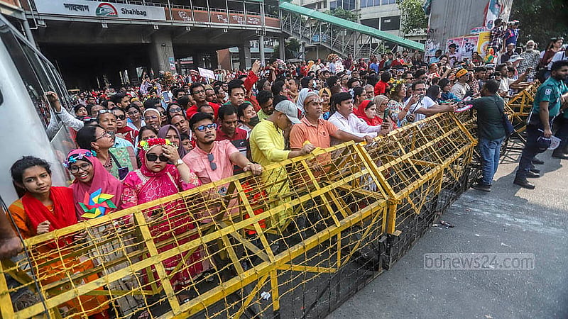 Heightened security measures in place around the Bengali New Year’s Ananda Shobhajatra, which began from the Faculty of Fine Arts at the University of Dhaka on Monday, Apr 14, 2025.  Photo: Abdullah Al Momin