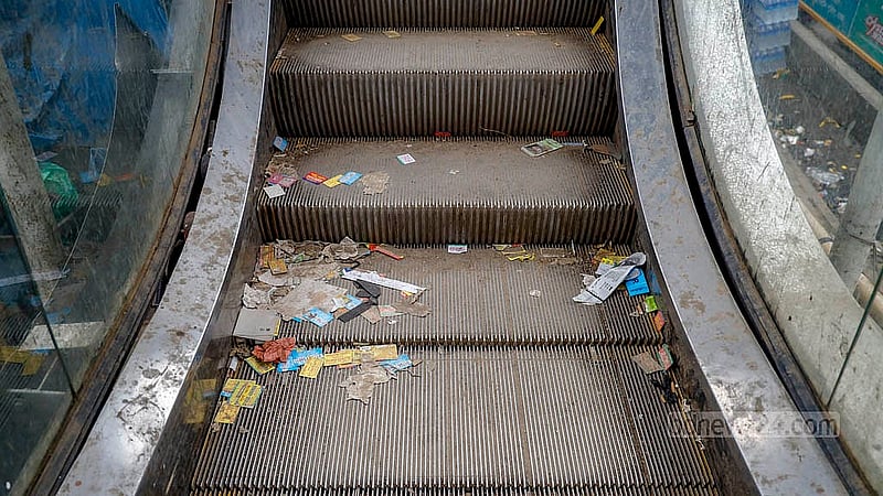 Due to a lack of maintenance for a long time, a thick layer of dust has accumulated on the accelerator steps on Monday, May 5, 2025. Photo: Mahmud Zaman Ovi