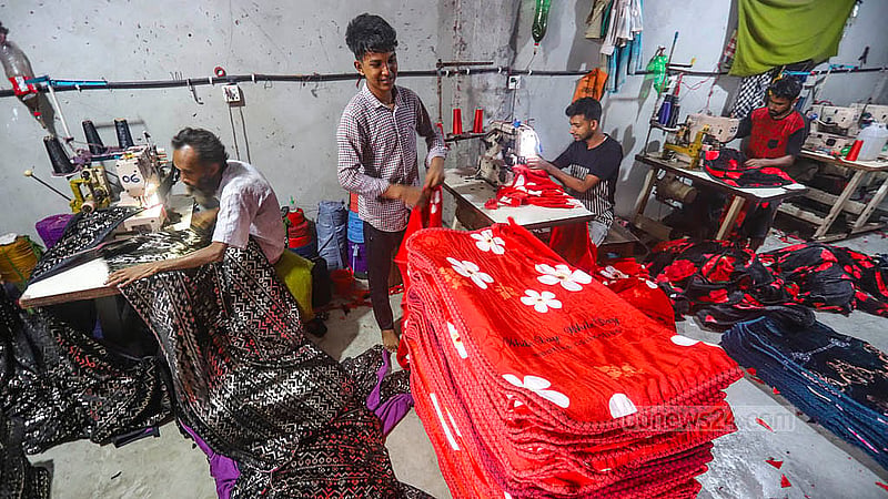 Workers crafting blankets at a factory in Mitali Market in Siddhirganj's Signboard area. Photo: Abdullah al Momin
