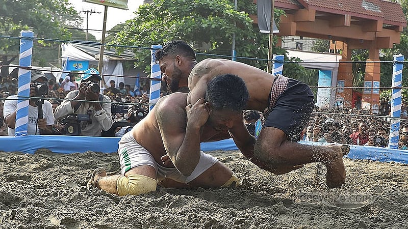Two wrestlers fight it out in Jobbarer Boli Khela at Chattogram’s Laldighi Maidan on Friday, Apr 25, 2025. Photo: Suman Babu