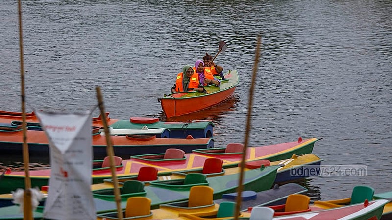 Some kayaks in Diabari can accommodate two people, while others allow for three. Photo: Mahmud Zaman Ovi