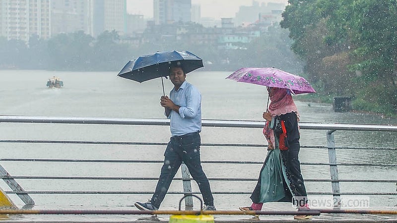 City residents face difficulties as the season’s first rain fell on Monday, Mar 2, 2026. Many headed to their destinations with umbrellas. Photo: Abdullah Al Momin