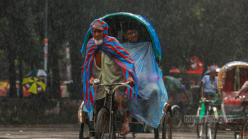 A rickshaw puller wrapped in polythene carries passengers to their destinations amid a heavy downpour in Dhaka University area on Thursday, Oct 3, 2024. Photo: Mahmud Zaman Ovi