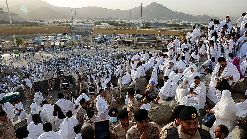 Muslim pilgrims gather at Mount of Mercy on the plain of Arafat during the annual hajj pilgrimage, outside the holy city of Mecca, Saudi Arabia, May 26, 2026. Photo: Reuters