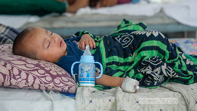 A child suffering from measles receives treatment at the DNCC Dedicated COVID-19 Hospital in Dhaka’s Mohakhali. Photo: Abdullah Al Momin