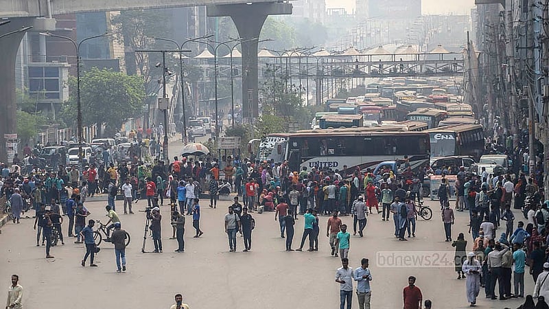 Garment workers block the Airport Road on Monday, Mar 10, 2025, after a female colleague was killed in a road accident near Chairman Bari U-turn in Banani. Photo: Abdullah al Momin