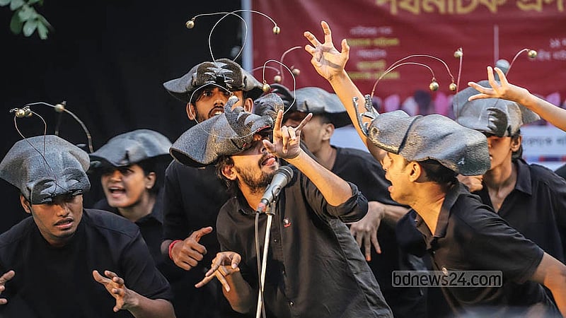 Theatre group Prachyanat performed a street play at the National Theatre Hall premise in the capital’s Bangladesh Shilpakala Academy on Thursday, Nov 14, 2024 demanding justice against the attack on a rally and security for the theatre activists. Photo: Abdullah Al Momin.