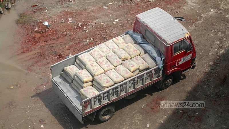Cement is unloaded from barges and loaded onto trucks under Dhaleshwari Bridge No. 1 in Keraniganj. From there, the shipments are sent to nearby districts. Photo: Abdullah Al Momin