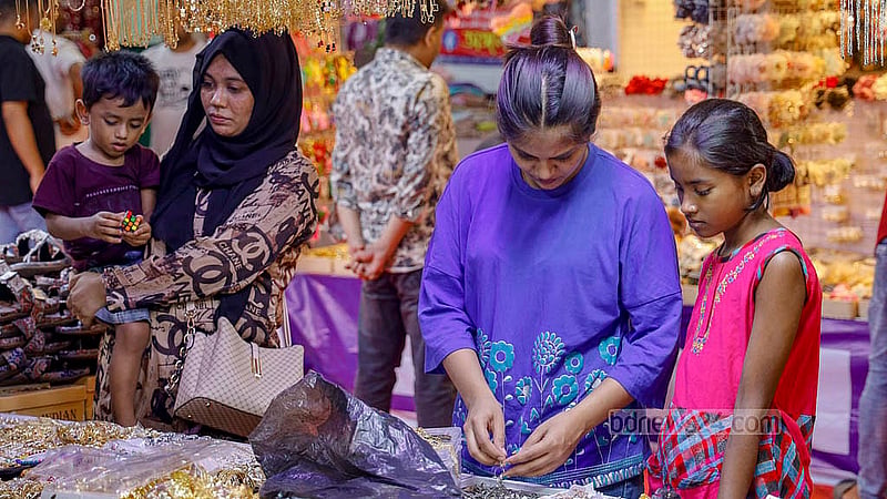 Women visit a jewellery stall at the Asia International Trade Fair held at the capital’s Bangladesh-China Friendship Conference Centre. Photo: Mahmud Zaman Ovi