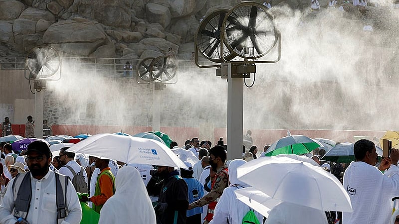 Muslim pilgrims gather at Mount of Mercy on the plain of Arafat during the annual hajj pilgrimage, outside the holy city of Mecca, Saudi Arabia, May 26, 2026. Photo: Reuters