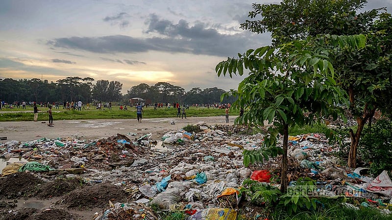 Garbage is dumped on one side of the Sher-e-Bangla Agricultural University research field. Photo: Mahmud Zaman Ovi