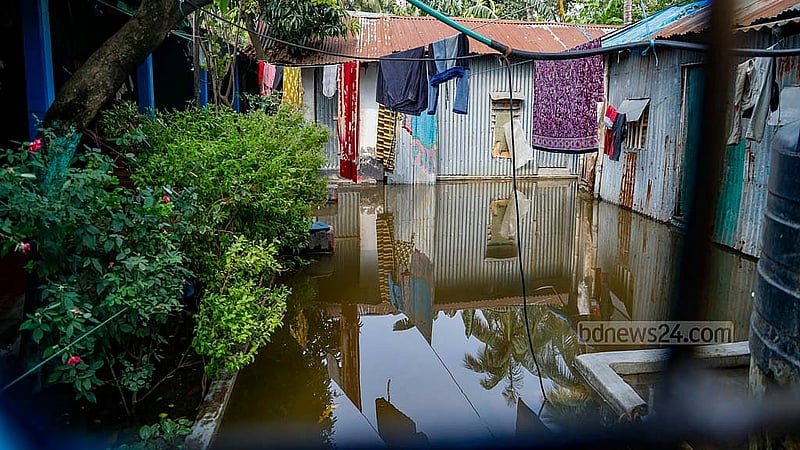The yard of a house in the Jungle Bari neighbourhood of Maruail in Dhaka’s Jatrabari is flooded after rain under the influence of Cyclone Remal. Photo: Mahmud Zaman Ovi