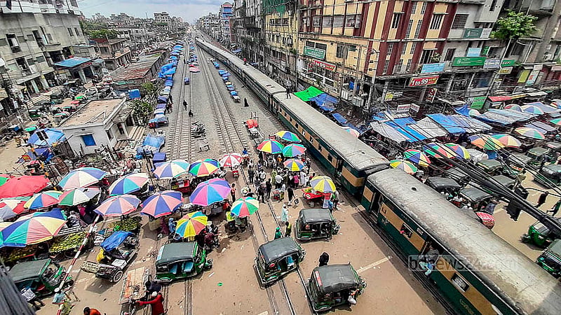 Occupying the railway tracks for shops in Dhaka’s Jurain causes inconvenience for level crossing staff, who struggle to lower the gates during train arrivals and departures. Photo: Abdullah al Momin