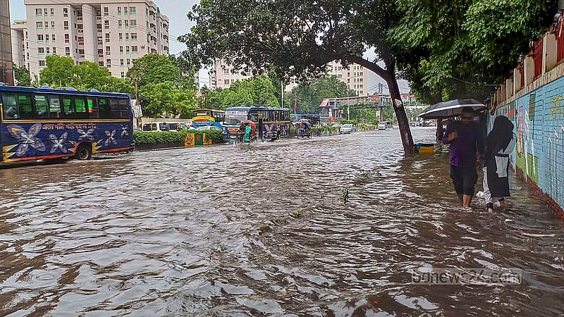 Waterlogging is evident on the roads of Mirpur-13 after torrential rain on Tuesday morning, Sept 3, 2024. Photo: Obaidur Masum