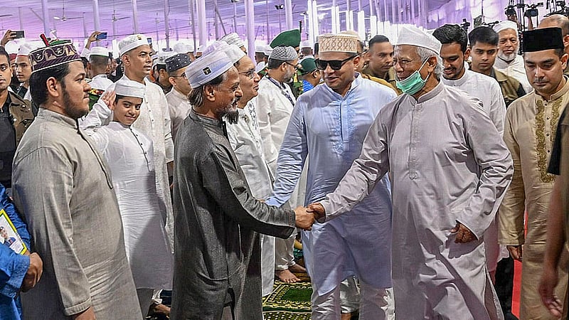 Chief Advisor Muhammad Yunus exchanges Eid-ul-Azha greetings after prayers at the National Eidgah on Saturday, Jun 7, 2025. Photo: PID