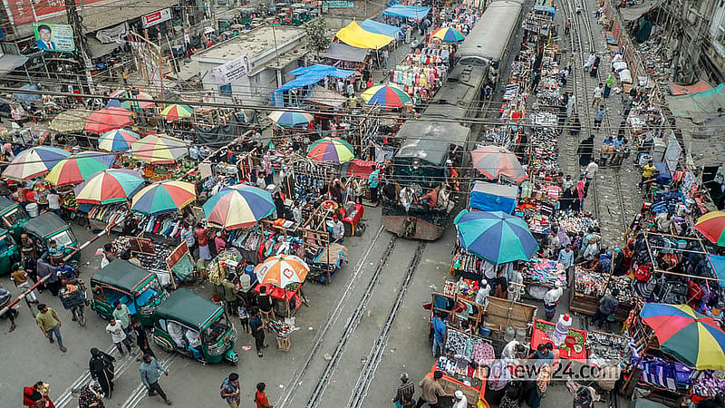 Encroachment of railway tracks by stalls in Jurain raises the risk of accidents if pedestrians or vendors are inattentive during train operations. Photo: Abdullah al Momin