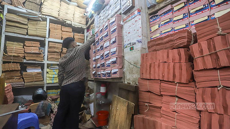Different sizes of paper packets are neatly arranged at a wholesale shop named Ali Envelopes on Hasan Ali Lane in Dhaka’s Babubazar. Prices range from Tk 150 to Tk 1,600 per kg based on the paper and size. Photo: Abdullah al Momin