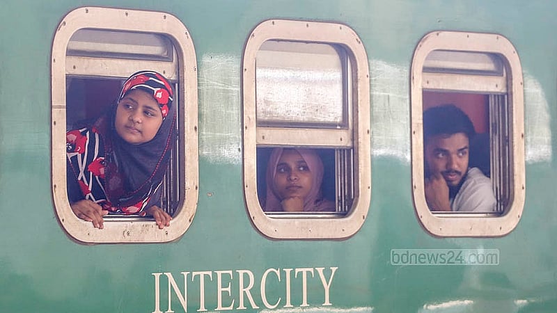Passengers wait at Dhaka’s Kamalapur Station on Saturday, Oct 26, 2024, for the Rangpur Express, originally scheduled to depart at 9:10am, which had still not left by 1pm. Photo: Abdullah al Momin