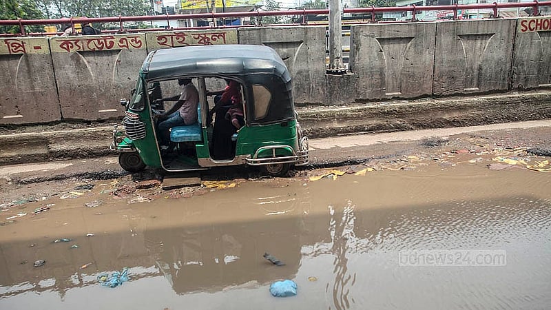 Some rickshaws and autorickshaws still take on the risk of using the dilapidated road from Dolai Par to Jatrabari. Photo: Abdullah Al Momin