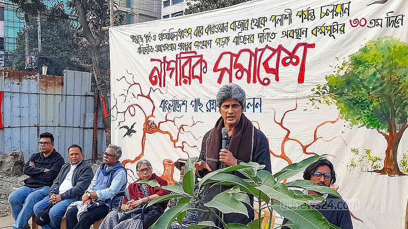 Zonayed Saki, the chief coordinator of Ganosamhati Andolon, speaking at a civic rally on the 30th day of the sit-in programme at Panthokunjo Park organised by the Bangladesh Tree Protection Movement. Photo: Abdullah al Momin