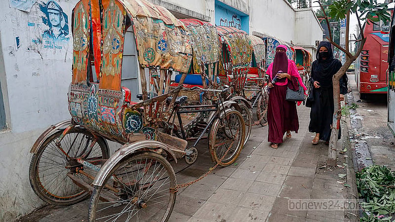 Rickshaws crowd the footpath, making it difficult for two pedestrians to walk alongside each other on the pavement. Photo: Mahmud Zaman Ovi