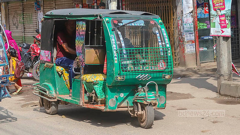 This vehicle has been made by enlarging a typical autorickshaw with old engines and gas cylinders. More of these unfit vehicles operate on the streets in Dhaka’s Basabo, putting people at risk. Photo: Abdullah Al Momin