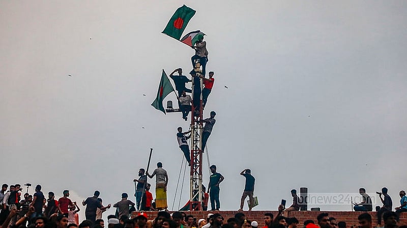 After Sheikh Hasina fled the country, crowds of students and members of the public entered Ganabhaban and broke into celebration. Photo: Muhammad Mostafigur Rahman
