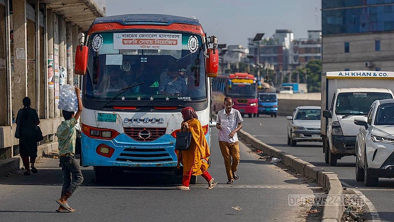 A woman crosses the road on the BRT Flyover despite the high-speed traffic. Photo: Mahmud Zaman Ovi