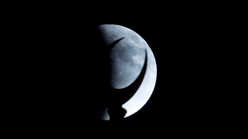 A "Blood Moon" is seen during a total lunar eclipse in Doha, Qatar, September 7, 2025. Photo: Reuters