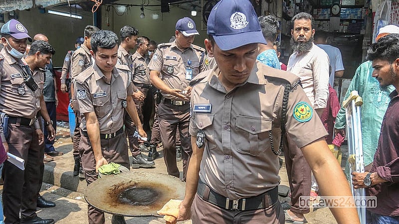 Police seize goods from shops encroaching on the pavement in front of Dhaka Medical College Hospital. The drive aims to ensure the unobstructed movement of pedestrians and reduce traffic gridlock. Photo: Abdullah al Momin